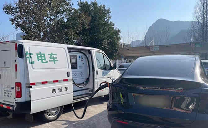 富民汽车搭电